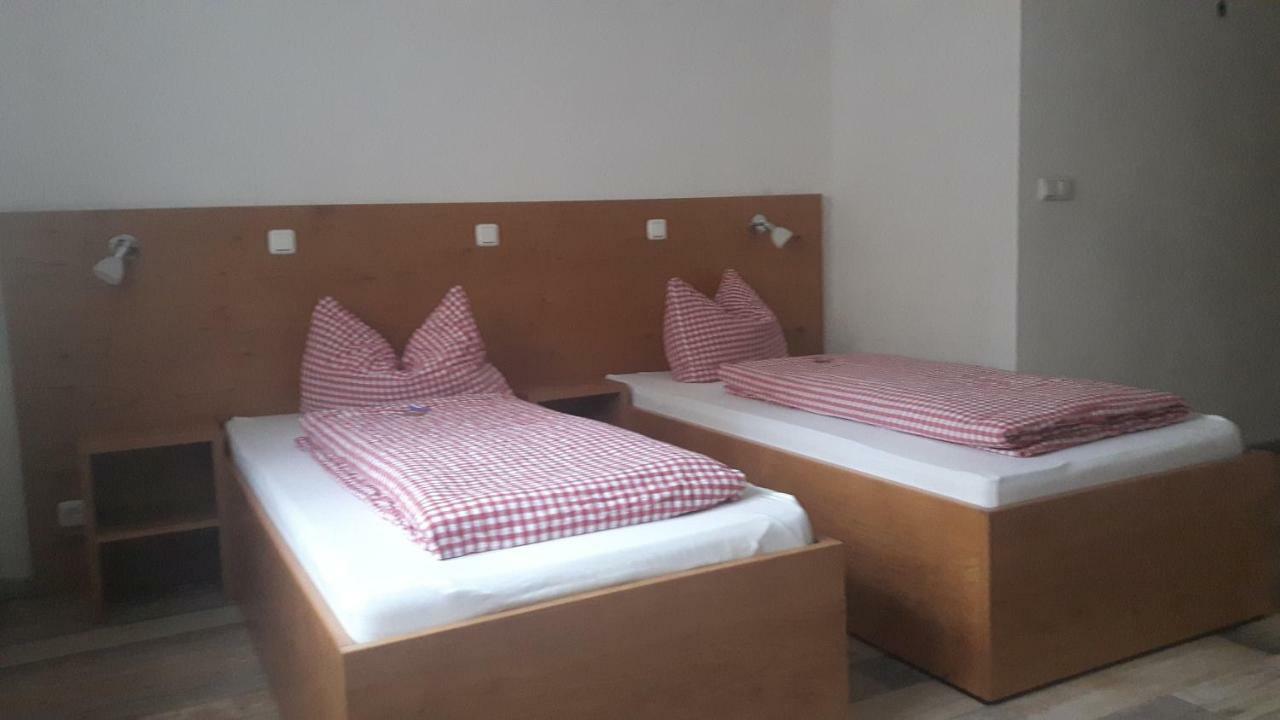 Gaestehaus Engelhard Pension Karbach  Экстерьер фото